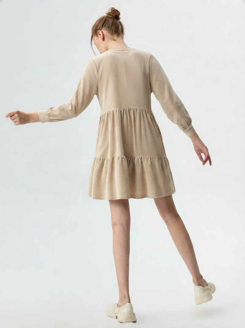 Kleid samta kleita ar krokjoslām